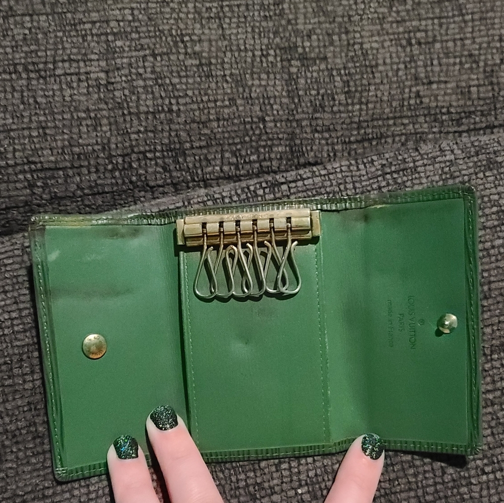 Louis Vuitton | Epi Keyholder - Picture 4 of 7